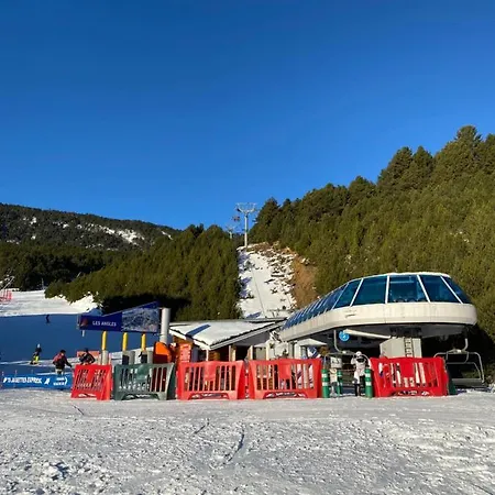 Aux Pieds Des Pistes ! *